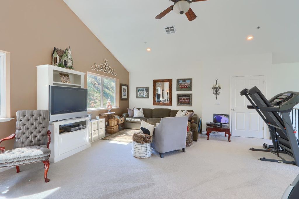 Image 23 of property listing at 42038 Empty Creek, Oakhurst, CA 93644