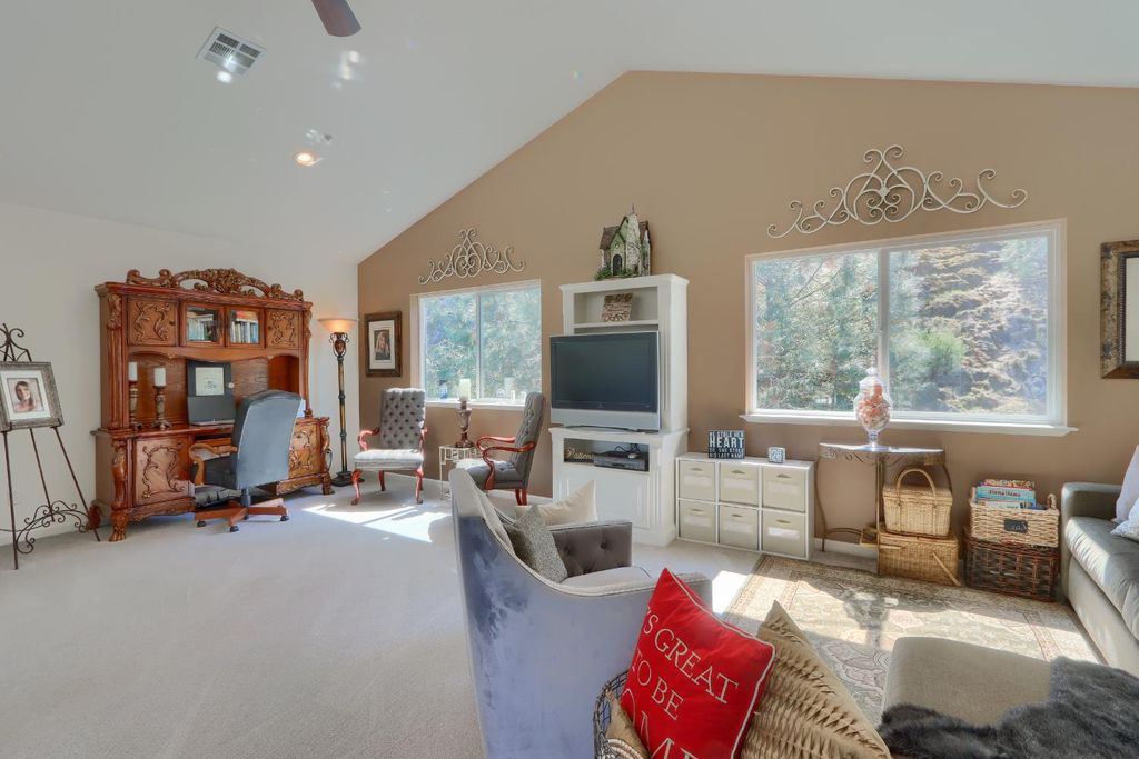 Image 24 of property listing at 42038 Empty Creek, Oakhurst, CA 93644