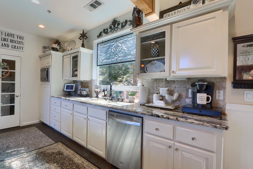 Image 31 of property listing at 42038 Empty Creek, Oakhurst, CA 93644