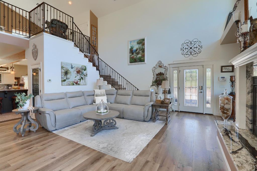 Image 5 of property listing at 42038 Empty Creek, Oakhurst, CA 93644