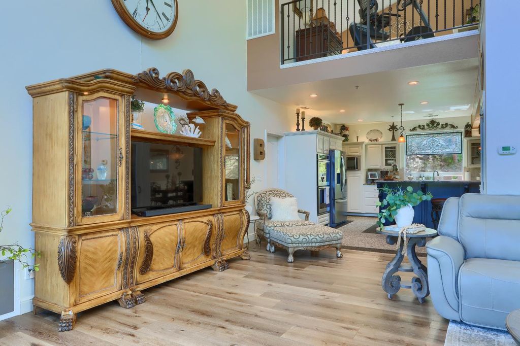 Image 7 of property listing at 42038 Empty Creek, Oakhurst, CA 93644