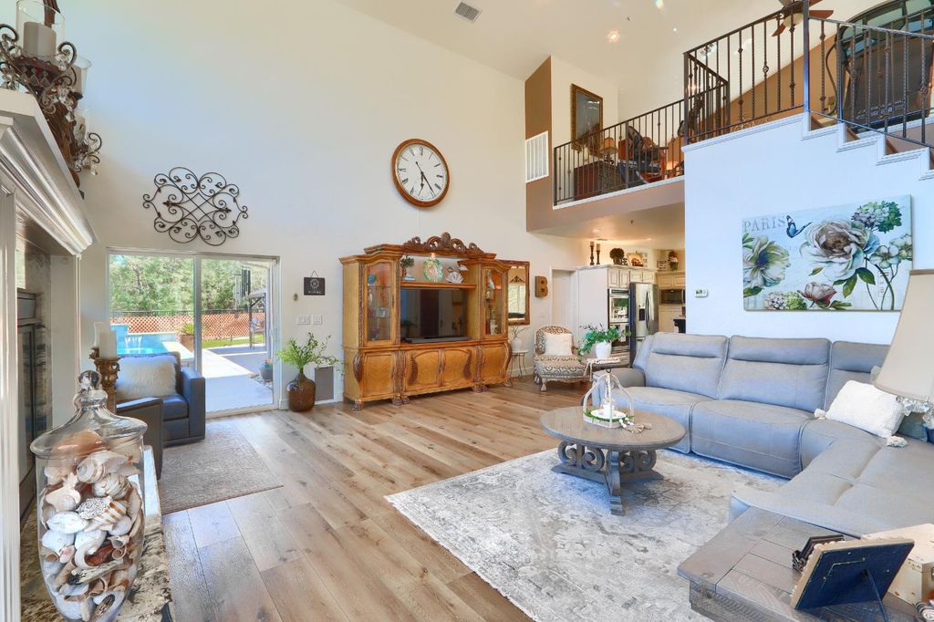 Image 8 of property listing at 42038 Empty Creek, Oakhurst, CA 93644