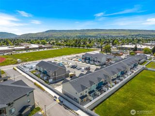 1075 Red Apple Road #C10, Wenatchee, WA 98801