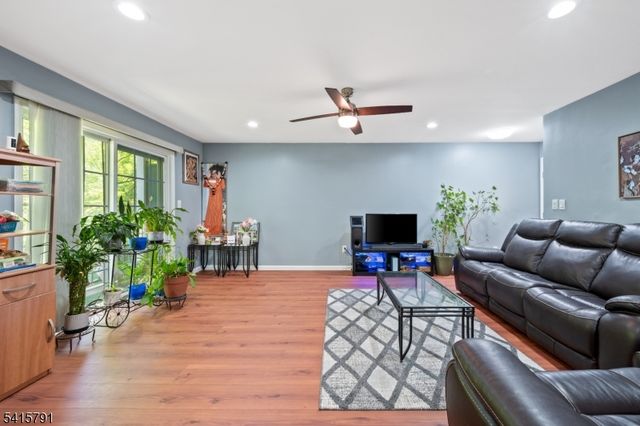 203 Rhoads Dr, Montgomery Twp., NJ 08502