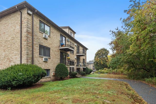 311 Pawtucket Blvd 29, Lowell, MA 01854