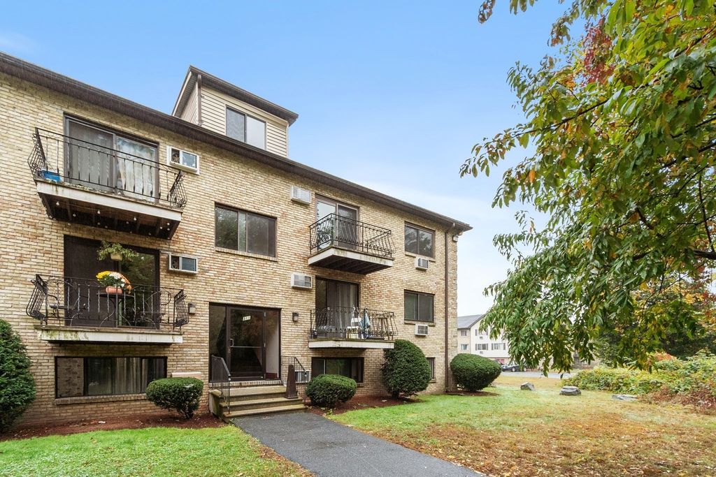 311 Pawtucket Blvd 29, Lowell, MA 01854