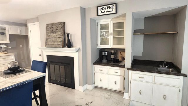 13975 W Lisbon ROAD, Brookfield, WI 53005