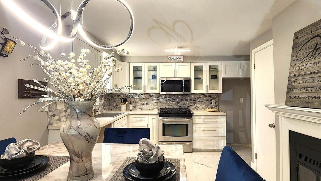 13975 W Lisbon ROAD, Brookfield, WI 53005