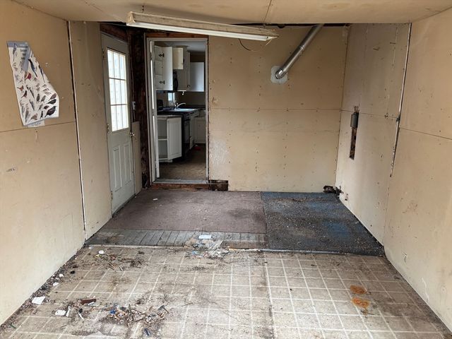 55 Fuller St, Chicopee, MA 01020