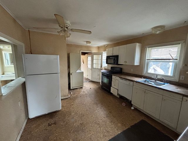 55 Fuller St, Chicopee, MA 01020