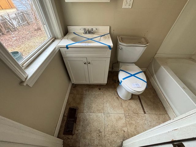 55 Fuller St, Chicopee, MA 01020