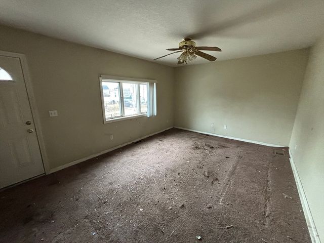 55 Fuller St, Chicopee, MA 01020