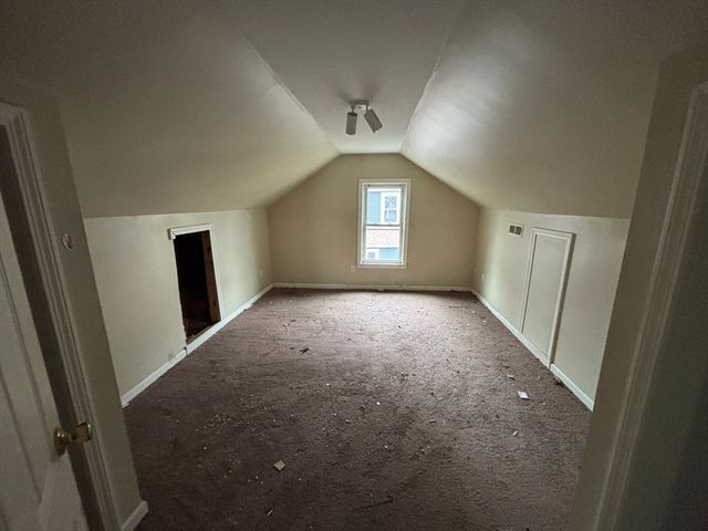 55 Fuller St, Chicopee, MA 01020