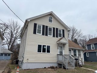 55 Fuller St, Chicopee, MA 01020