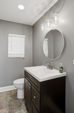 8034 S Clyde Avenue, Chicago, IL 60617