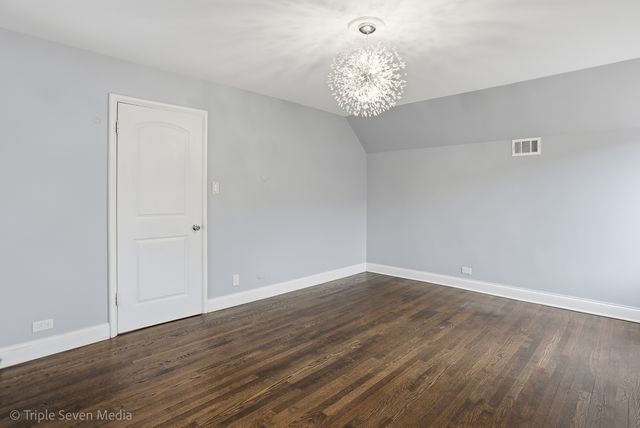 8034 S Clyde Avenue, Chicago, IL 60617
