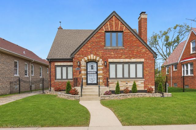 8034 S Clyde Avenue, Chicago, IL 60617