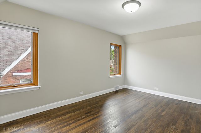 8034 S Clyde Avenue, Chicago, IL 60617