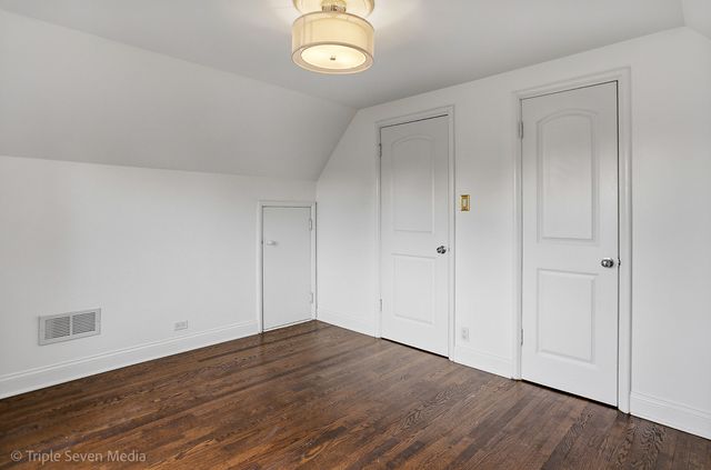 8034 S Clyde Avenue, Chicago, IL 60617