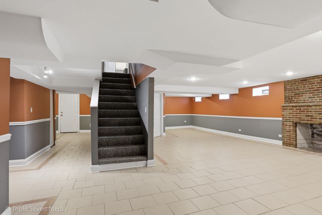 8034 S Clyde Avenue, Chicago, IL 60617