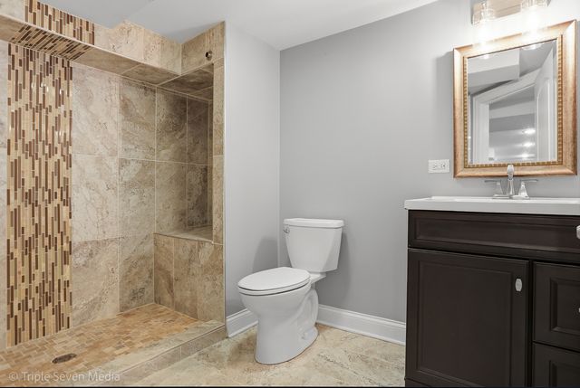 8034 S Clyde Avenue, Chicago, IL 60617