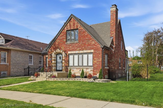 8034 S Clyde Avenue, Chicago, IL 60617