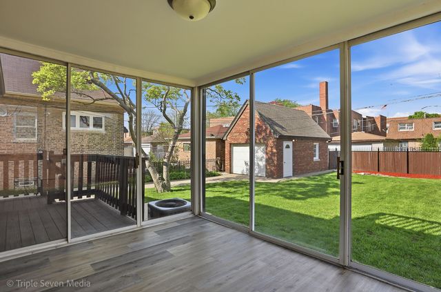 8034 S Clyde Avenue, Chicago, IL 60617