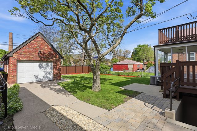 8034 S Clyde Avenue, Chicago, IL 60617
