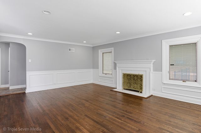 8034 S Clyde Avenue, Chicago, IL 60617