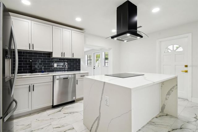 4910 N DARBY AVENUE, Tampa, FL 33603