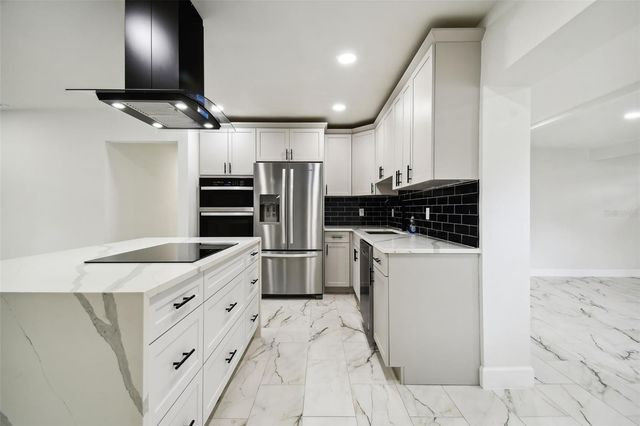 4910 N DARBY AVENUE, Tampa, FL 33603