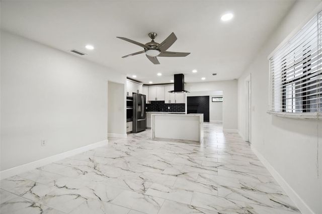 4910 N DARBY AVENUE, Tampa, FL 33603