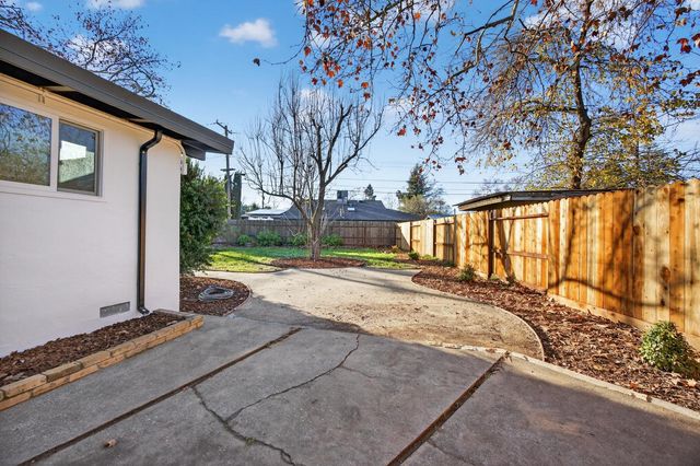 3709-3711 Brownson St, Sacramento, CA 95821