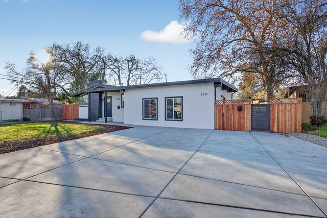 3709-3711 Brownson St, Sacramento, CA 95821