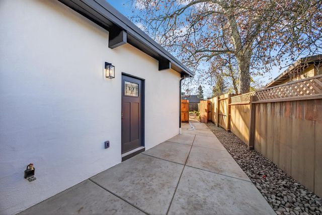 3709-3711 Brownson St, Sacramento, CA 95821