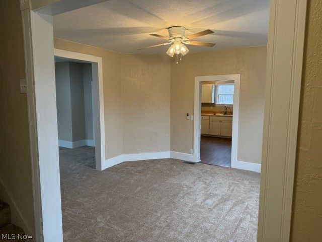 525 E High Street, Uhrichsville, OH 44683