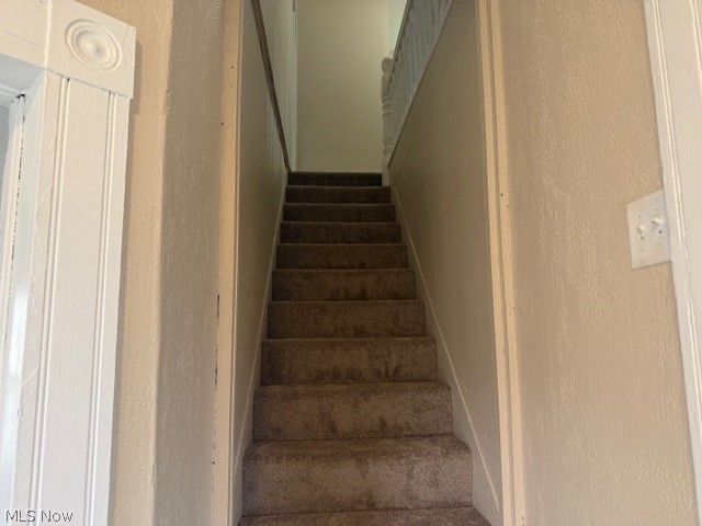 525 E High Street, Uhrichsville, OH 44683