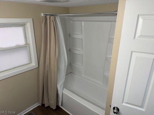 525 E High Street, Uhrichsville, OH 44683