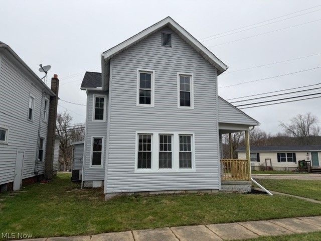 525 E High Street, Uhrichsville, OH 44683