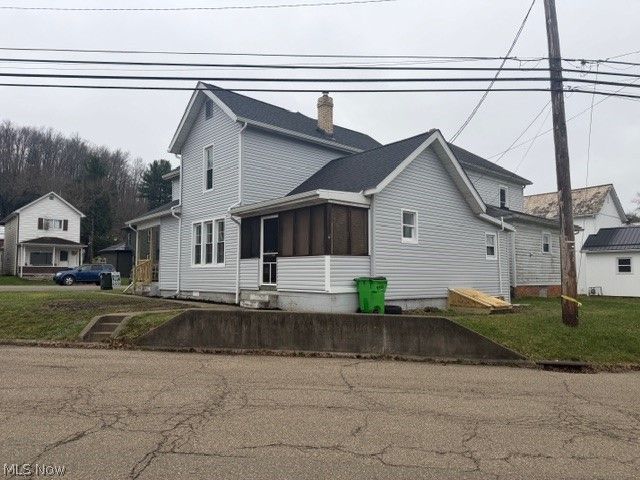 525 E High Street, Uhrichsville, OH 44683