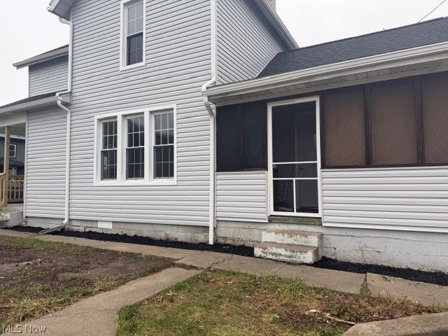 525 E High Street, Uhrichsville, OH 44683
