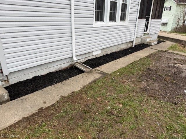 525 E High Street, Uhrichsville, OH 44683