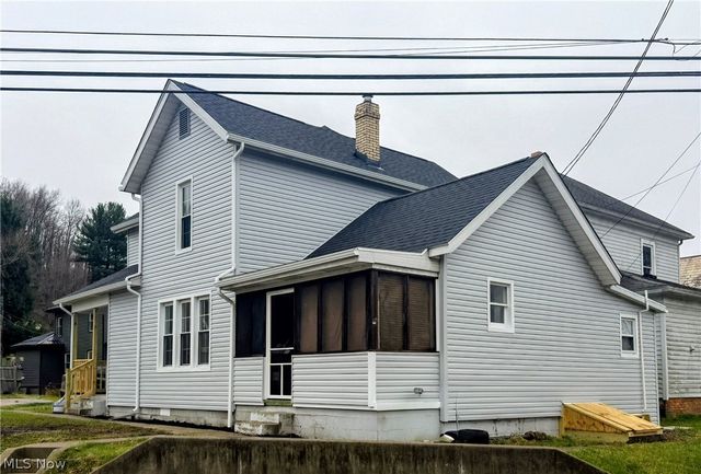 525 E High Street, Uhrichsville, OH 44683