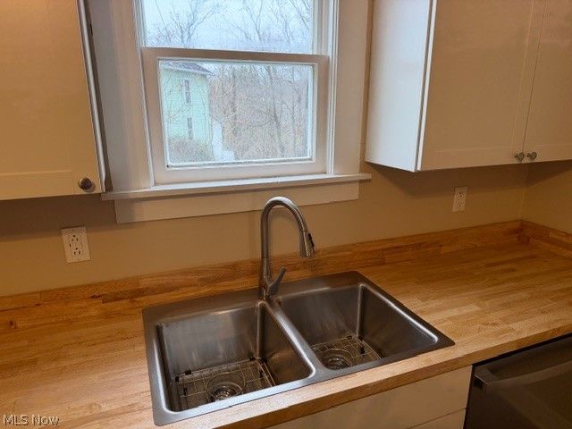 525 E High Street, Uhrichsville, OH 44683