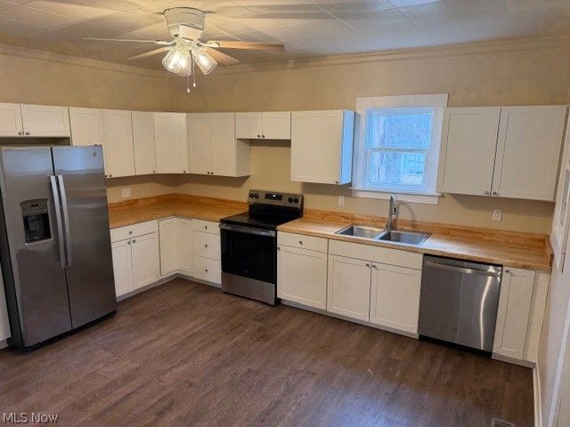 525 E High Street, Uhrichsville, OH 44683