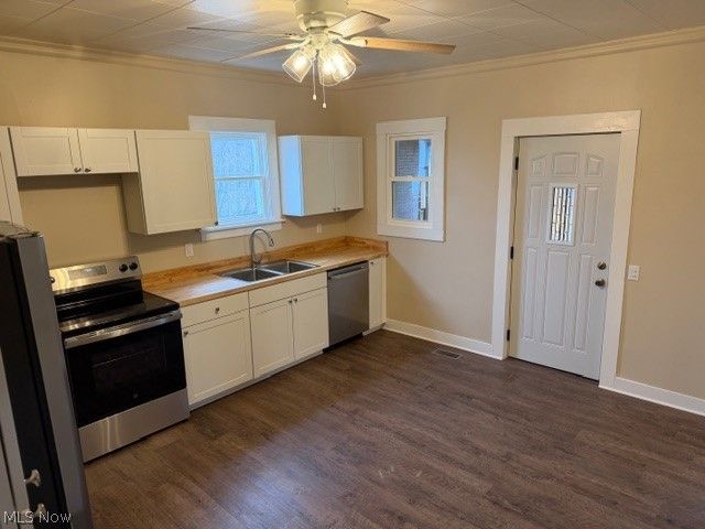 525 E High Street, Uhrichsville, OH 44683