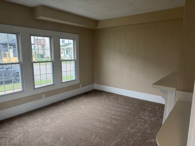 525 E High Street, Uhrichsville, OH 44683