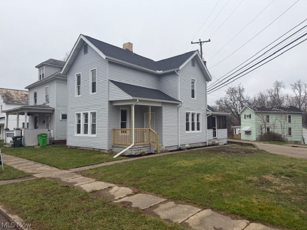 525 E High Street, Uhrichsville, OH 44683