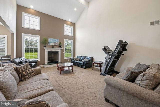 25 SHERWOOD LN, Columbus, NJ 08022