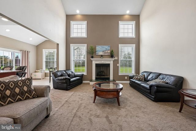 25 SHERWOOD LN, Columbus, NJ 08022